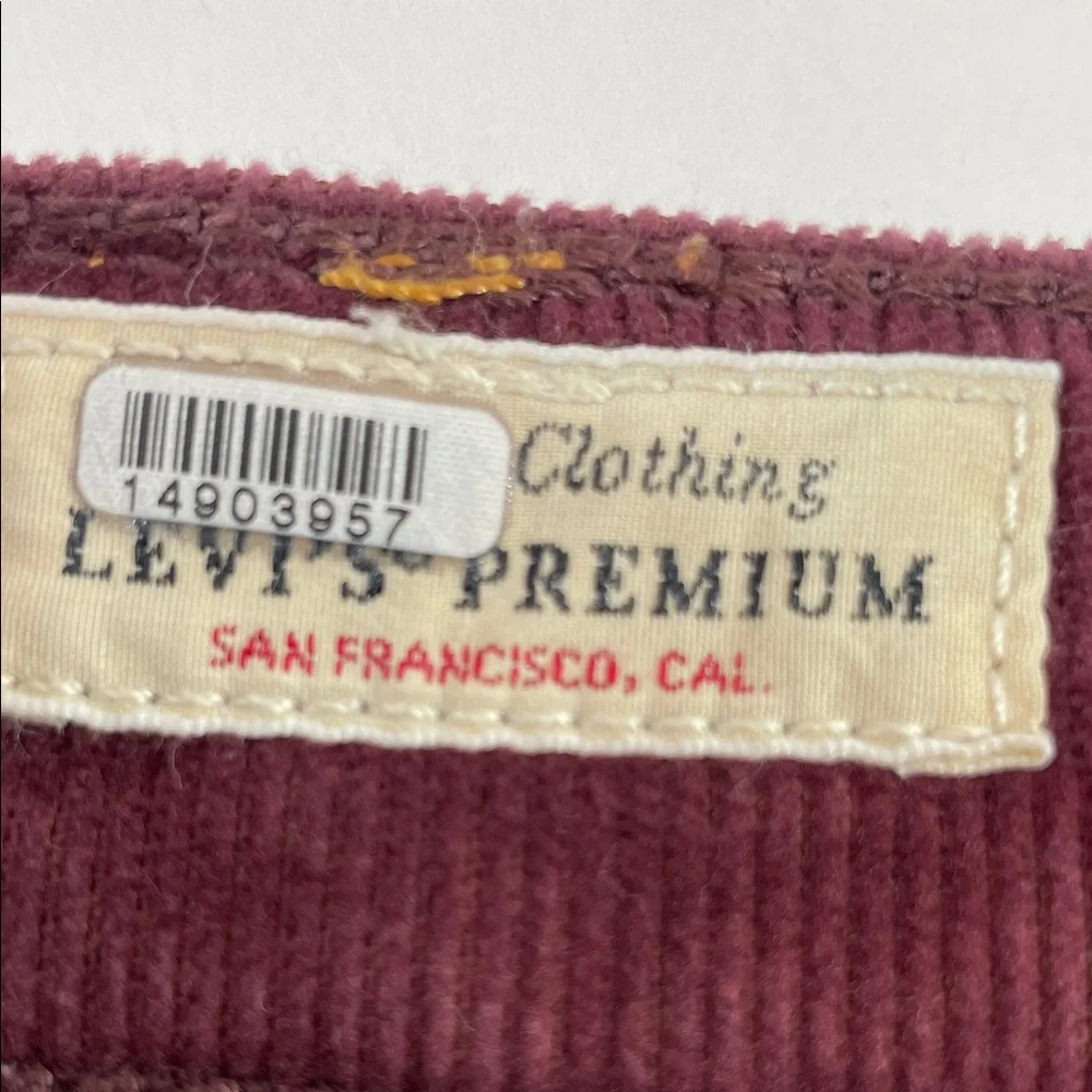 Levi's Ribcage Straight Ankle Jeans in Deep Burgundy Corduroy, 26 - Picture 6 of 13
